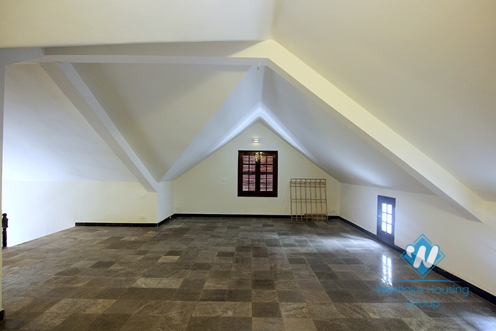 White house with courtyard for rent in Tay Ho district  